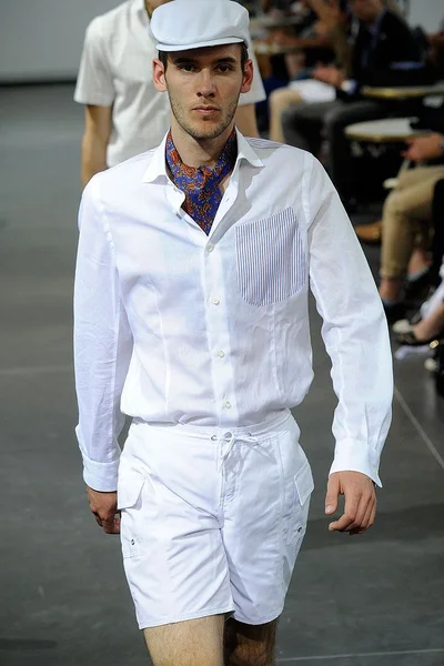 Look 49